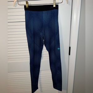 Women’s Small fleece-lined Nike Pro leggings